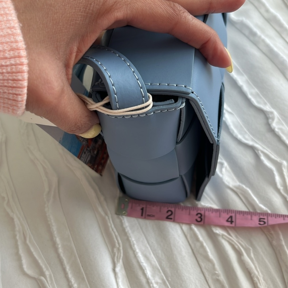 Isadora Woven Crossbody Bag - Picture 4 of 12